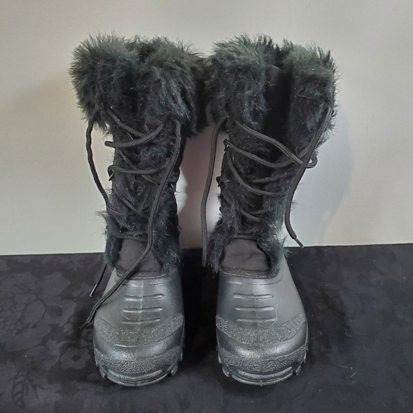 Winter Spirits Black Faux Fur Winter Boots, size 7, slight damage - Picture 2 of 11